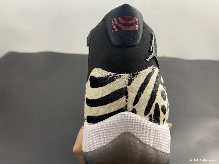 Instinct Air AR0715-010 11 Animal Jordan 1217